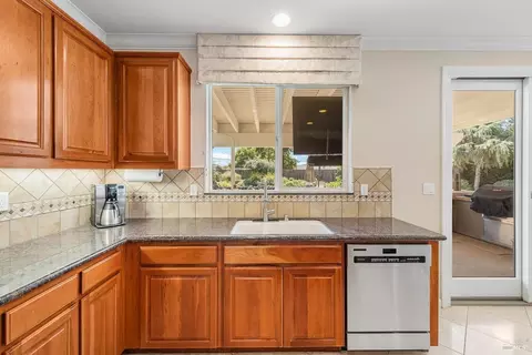 Kitchen - 718 Eldridge Ave, Vacaville, CA 95688 photo 5 of 10