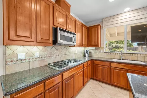 Kitchen - 718 Eldridge Ave, Vacaville, CA 95688 photo 4 of 10