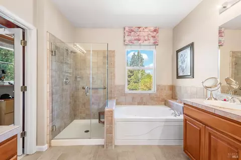 Bath - 718 Eldridge Ave, Vacaville, CA 95688 photo 3 of 7