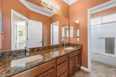 Bath - 718 Eldridge Ave, Vacaville, CA 95688 photo 6 of 7