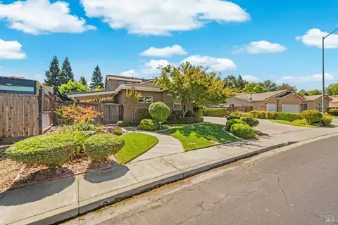 Exterior - 718 Eldridge Ave, Vacaville, CA 95688 photo 6 of 29