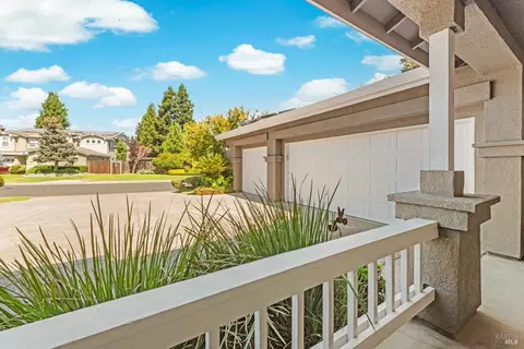 Exterior - 718 Eldridge Ave, Vacaville, CA 95688 photo 8 of 29