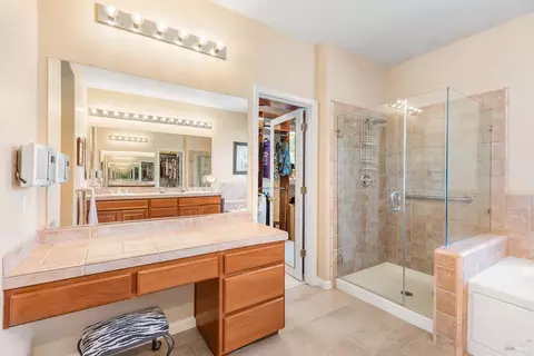 Bath - 718 Eldridge Ave, Vacaville, CA 95688 photo 5 of 7
