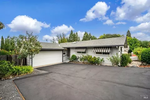 455 Powell Ave, Healdsburg, CA 95448