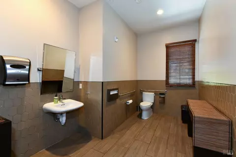 Bath - 21200 8th St E, Sonoma, CA 95476 photo 1 of 2