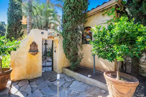 2100 Rogers Way, Santa Rosa, CA 95404