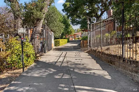 110 H Ln, Novato, CA 94945