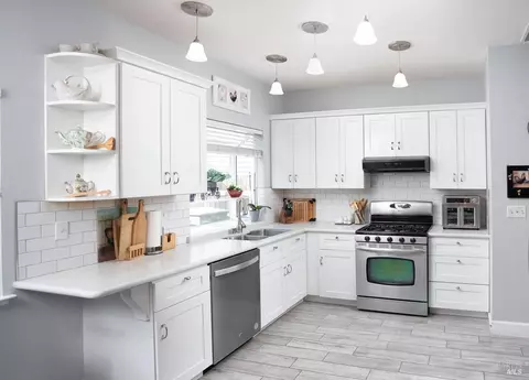 115 Victoria Ct, Dixon, CA 95620
