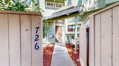 726 Racquet Club Cir, Rohnert Park, CA 94928