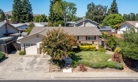 772 Brookside Dr, Vacaville, CA 95688