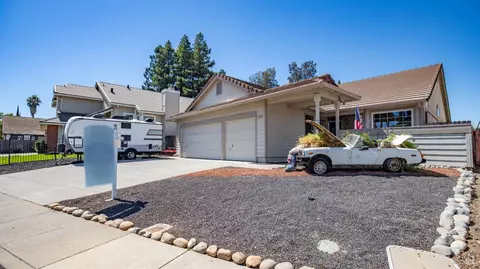 136 Buttercup Cir, Vacaville, CA 95687
