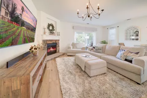 218 Yosemite Cir, Vacaville, CA 95687
