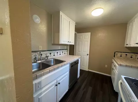 18439 Riverside Dr, Sonoma, CA 95476 photo 3