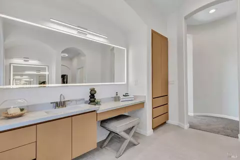 Bath - 3023 Overlook Dr, Vallejo, CA 94591 photo 13 of 19