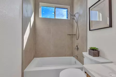 Bath - 3023 Overlook Dr, Vallejo, CA 94591 photo 16 of 19