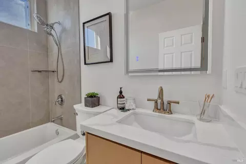 Bath - 3023 Overlook Dr, Vallejo, CA 94591 photo 15 of 19
