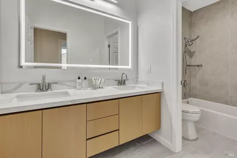 Bath - 3023 Overlook Dr, Vallejo, CA 94591 photo 1 of 19
