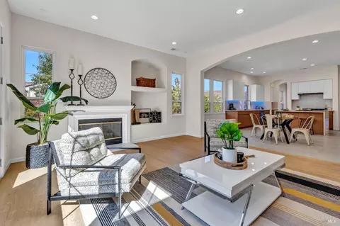 Living - 3023 Overlook Dr, Vallejo, CA 94591 photo 8 of 10