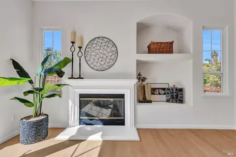 Living - 3023 Overlook Dr, Vallejo, CA 94591 photo 10 of 10