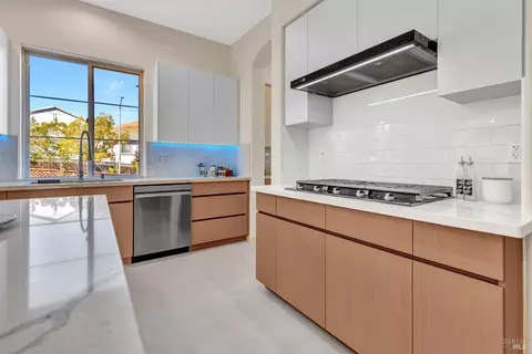 Kitchen - 3023 Overlook Dr, Vallejo, CA 94591 photo 8 of 10