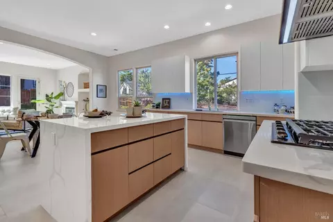 Kitchen - 3023 Overlook Dr, Vallejo, CA 94591 photo 7 of 10