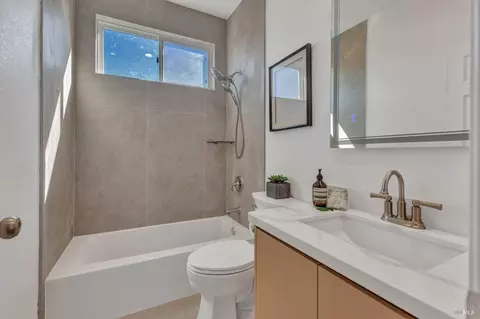 Bath - 3023 Overlook Dr, Vallejo, CA 94591 photo 14 of 19