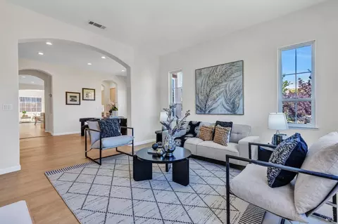 Living - 3023 Overlook Dr, Vallejo, CA 94591 photo 3 of 10
