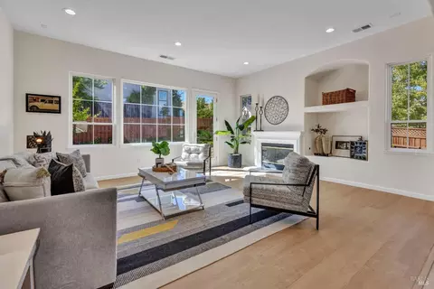 Living - 3023 Overlook Dr, Vallejo, CA 94591 photo 6 of 10