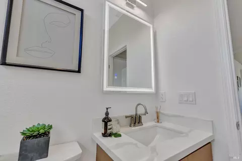 Bath - 3023 Overlook Dr, Vallejo, CA 94591 photo 18 of 19