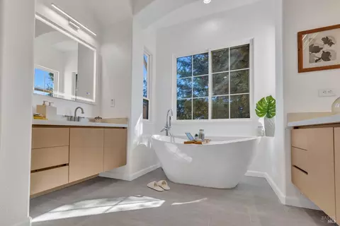 Bath - 3023 Overlook Dr, Vallejo, CA 94591 photo 11 of 19