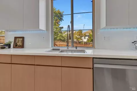 Kitchen - 3023 Overlook Dr, Vallejo, CA 94591 photo 10 of 10