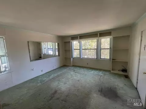 515 Russell St, Vallejo, CA 94591 photo 2
