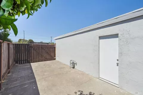 308 Del Sur St, Vallejo, CA 94591 photo 17