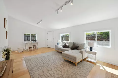308 Del Sur St, Vallejo, CA 94591 photo 8
