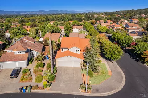 341 La Quinta Dr, Windsor, CA 95492 photo 2