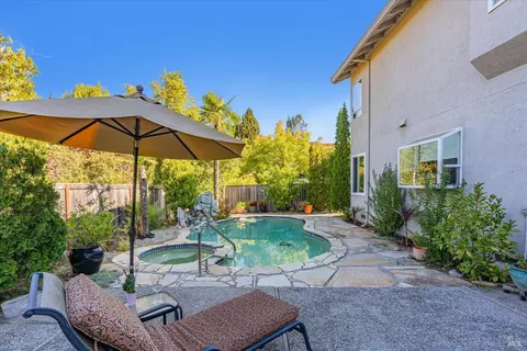 341 La Quinta Dr, Windsor, CA 95492 photo 4