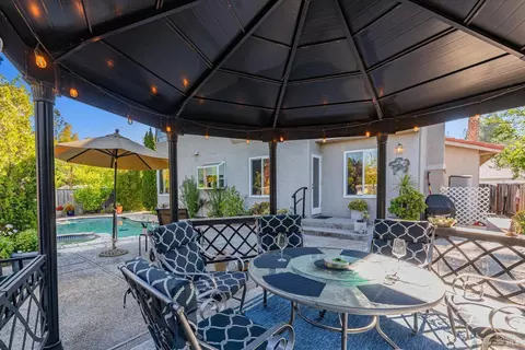 341 La Quinta Dr, Windsor, CA 95492 photo 5