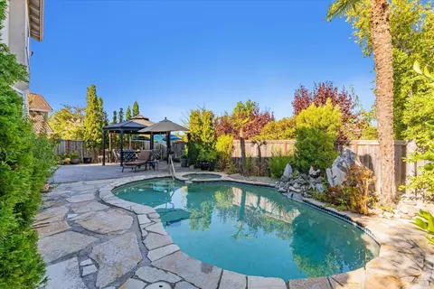 341 La Quinta Dr, Windsor, CA 95492 photo 3