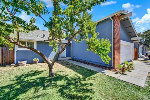 106 Longview Dr, Vacaville, CA 95687