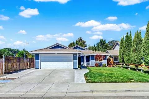 1080 Heritage Ct, Dixon, CA 95620