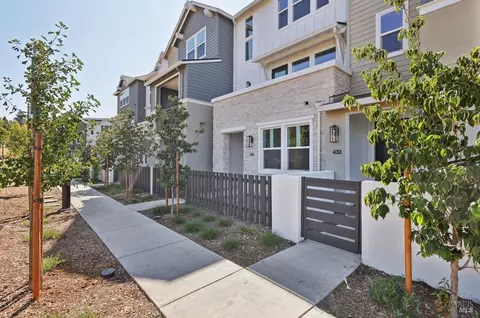 435 Semillon Ln, Santa Rosa, CA 95403