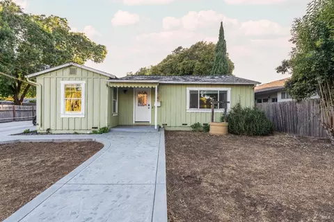 835 Mcminn Ave, Santa Rosa, CA 95407