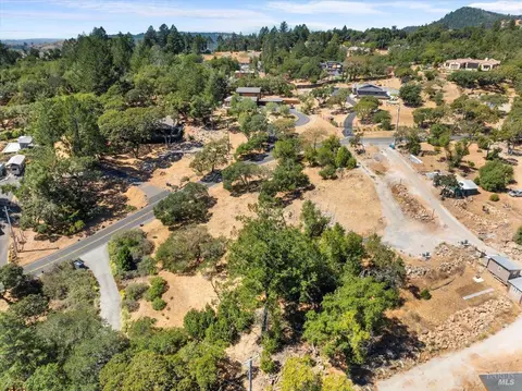 2781 Rollo Rd, Santa Rosa, CA 95404