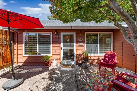 40 Kingston Ln, Cotati, CA 94931
