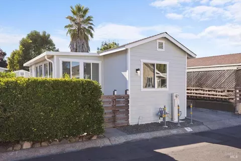 5 Laredo St, Rohnert Park, CA 94928