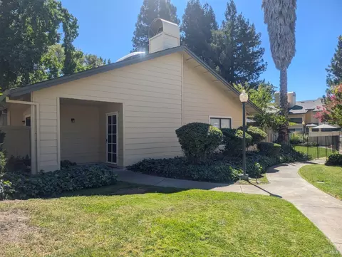 2602 Woodlake Dr, Santa Rosa, CA 95405