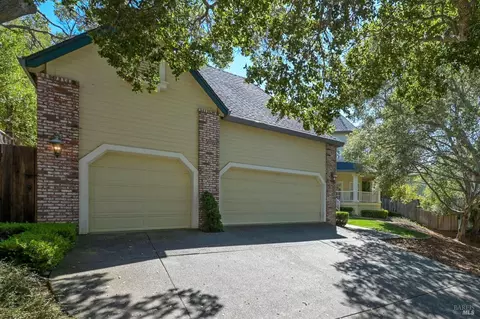 910 Melanie Ct, Petaluma, CA 94952