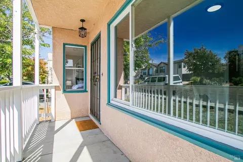 136 Mountain View Ave, Vallejo, CA 94590 photo 2