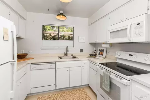 13 Herrera Dr, Fairfax, CA 94930 photo 9