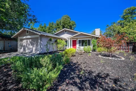 2445 San Sebastian Ave, Santa Rosa, CA 95401